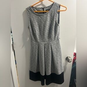 Ellen Tracy Black and White Chevron Midi Dress